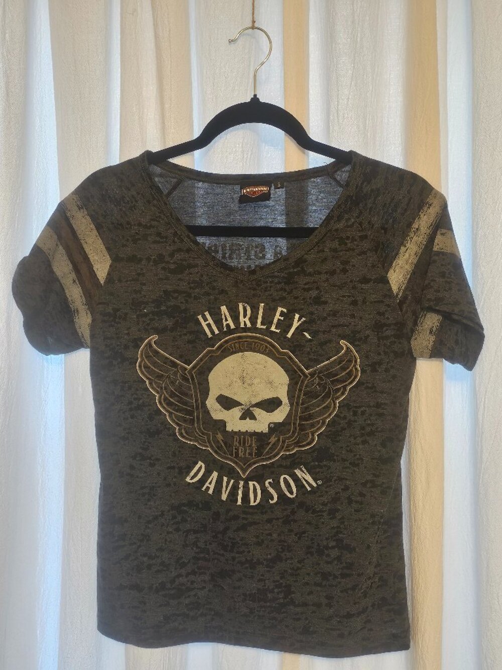 Harley Davidson Women’s S Skull Wings Burnout Graphic V Neck Tee Langhorne PA